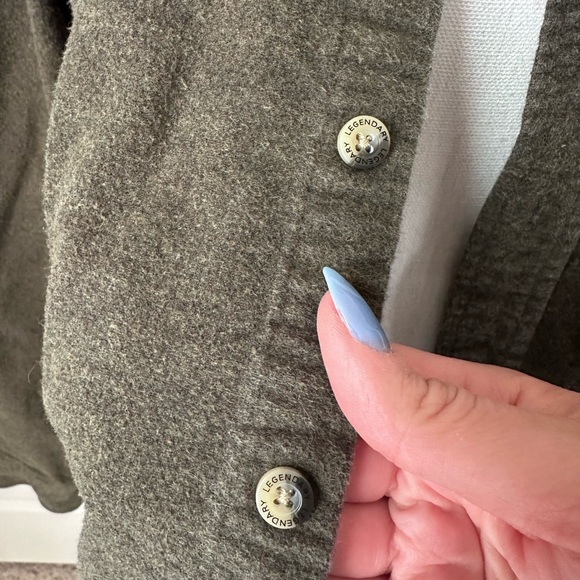 Legendary Whitetails Button-Down - Picture 4 of 13